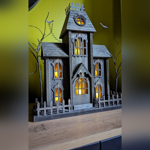 Target Threshold Haunted House Halloween Countdown 2021 - Picture 1 of 5